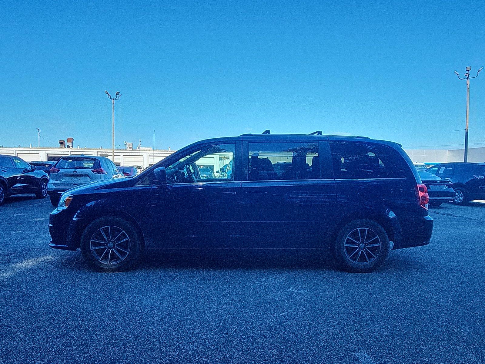 Used 2017 Dodge Grand Caravan SXT with VIN 2C4RDGCG2HR772546 for sale in Hopewell, VA