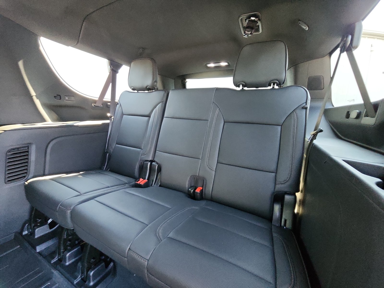 2026 Chevrolet Suburban High Country - Photo 24