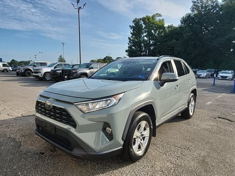 2020 Toyota RAV4 XLE 
