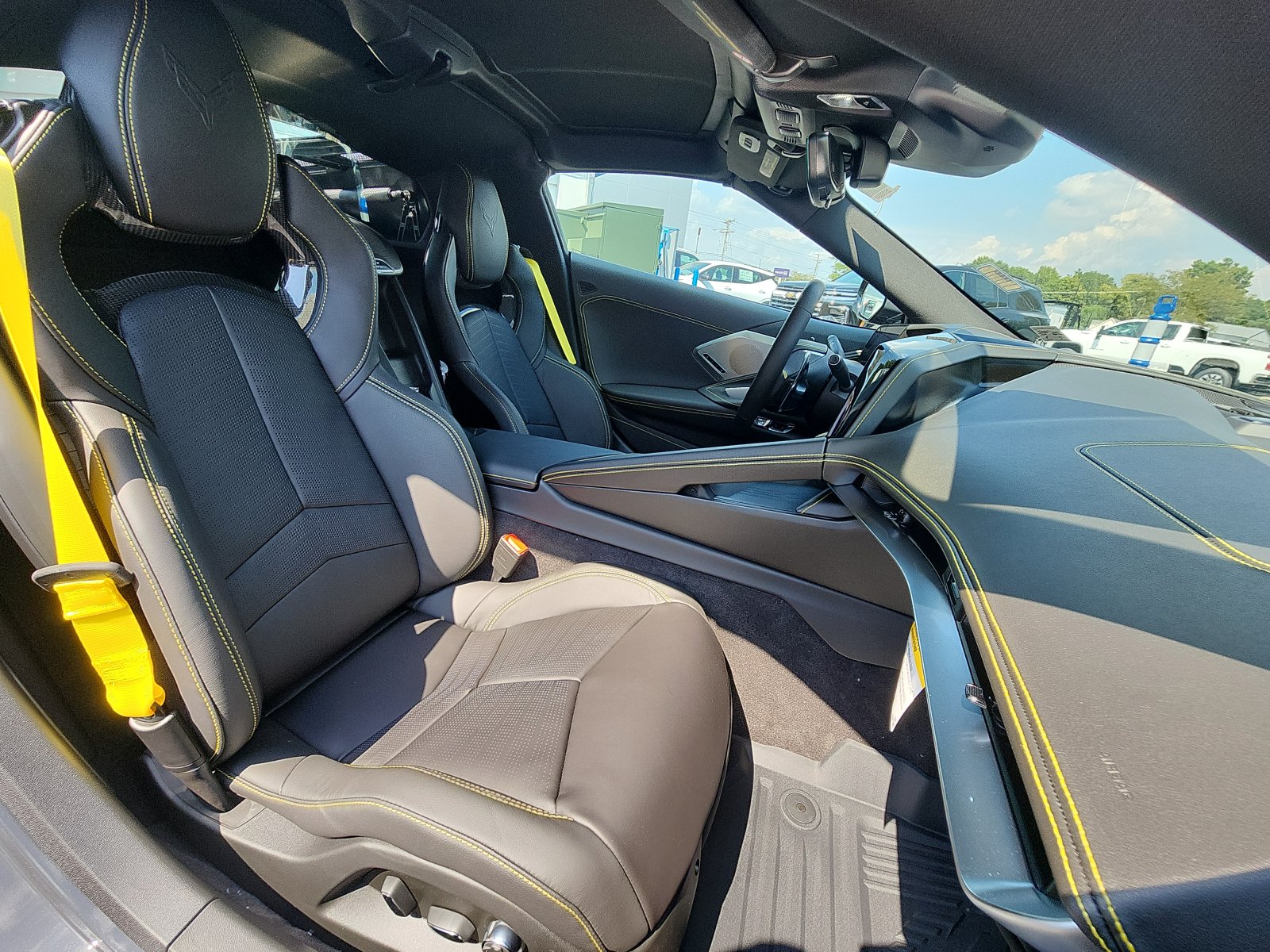 2027 Chevrolet Corvette 2LT - Photo 22