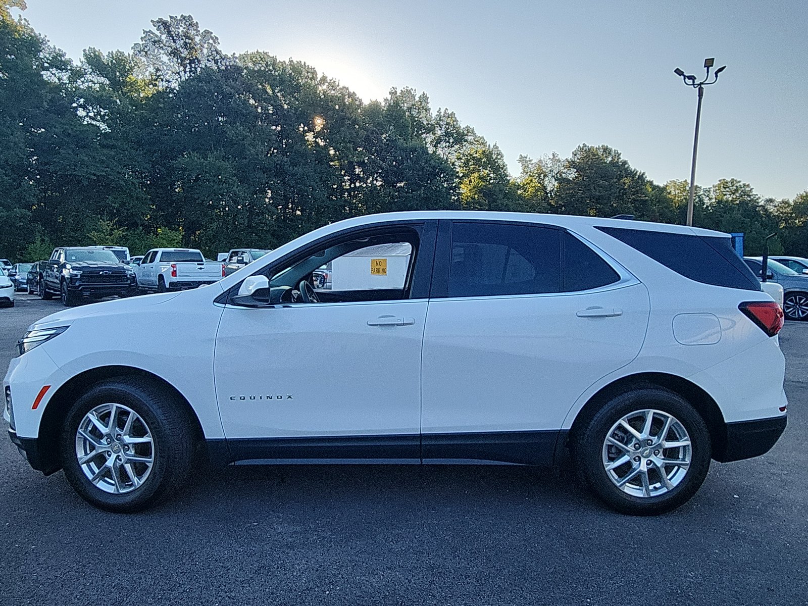 Used 2022 Chevrolet Equinox LT with VIN 3GNAXKEV1NL194927 for sale in Hopewell, VA