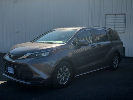 2024 Toyota Sienna LE 