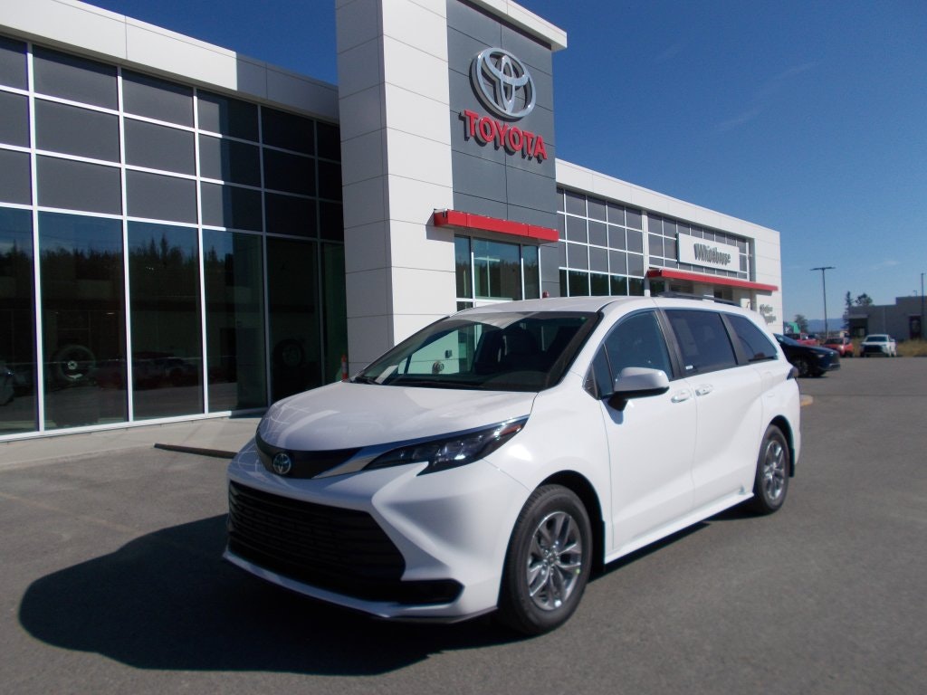 2025 Toyota Sienna LE (9908) Main Image