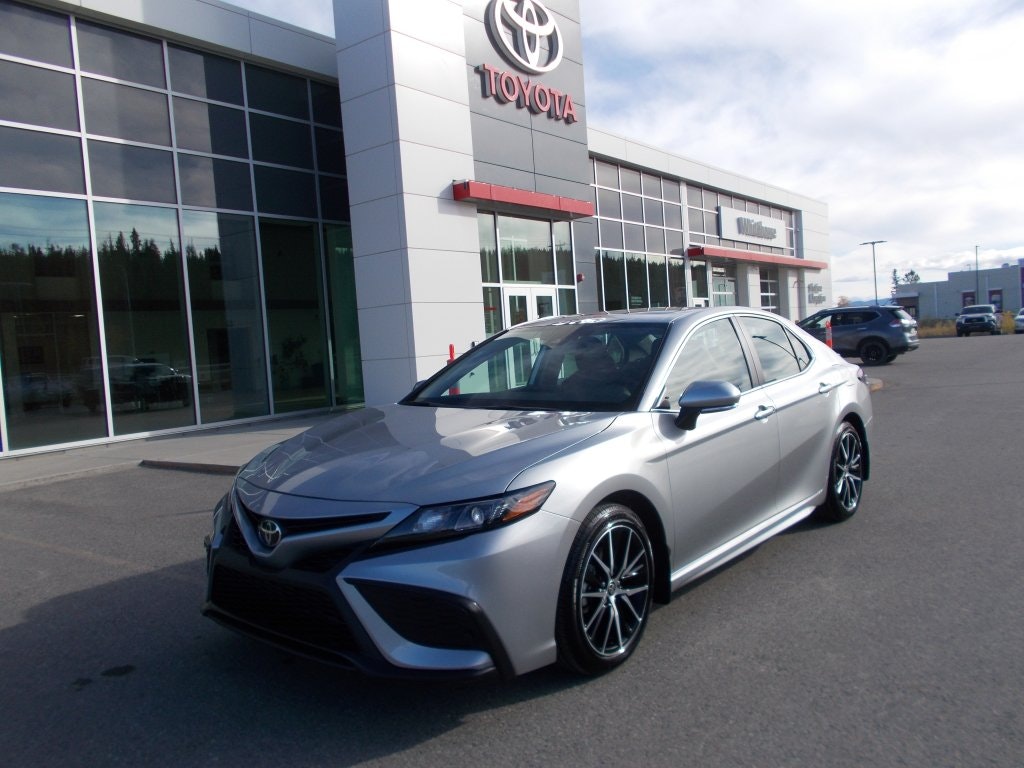 2024 Toyota Camry SE (9880A) Main Image
