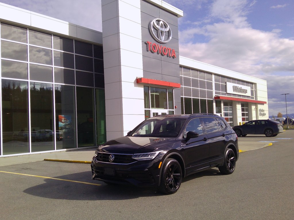 2023 Volkswagen Tiguan Comfortline R-Line Black Edition (10147A) Main Image